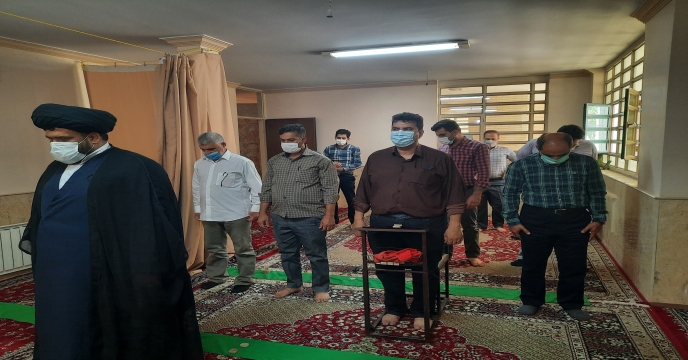 برگزاری نماز جماعت با حضور کارشناسان مرکز تحقیقات علمی کاربردی و مدیر و معاونین شرکت خدمات حمایتی کشاورزی استان یزد