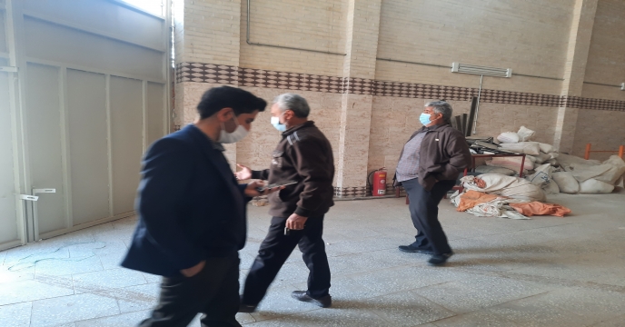 بازدید مسئول حراست از انبار متقاضی دریافت کارگزاری