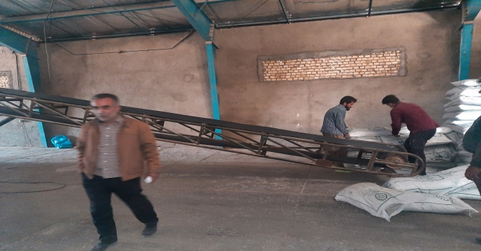 بارگیری کودهای پتاسه و فسفاته به مقصد کارگزاری تعاونی روستایی اسفندار
