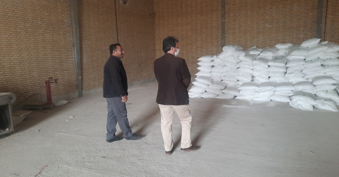 بازدید کارشناس حمل، نگهداری و توزیع از انبار کارگزاری تعاونی روستایی محمدآباد یزد