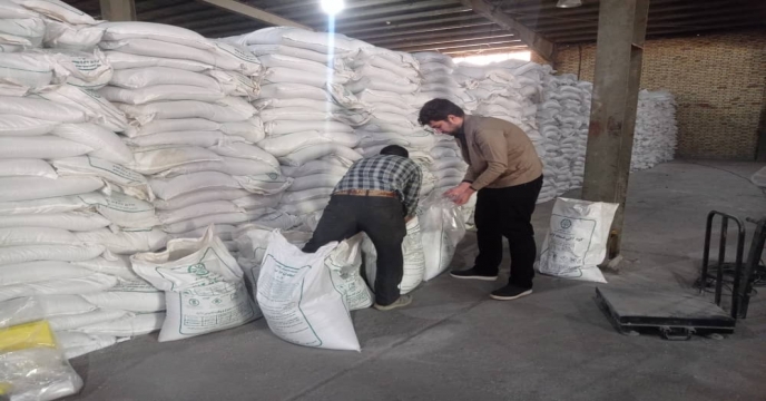 نمونه برداری از کود فسفات 13 درصد در آذربایجان غربی