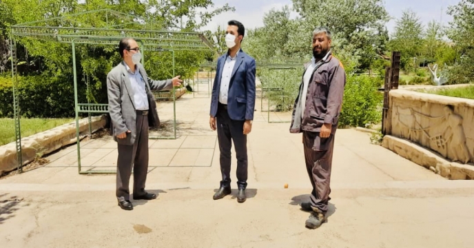 بازدید مدیر و معاون اداری، مالی و بازرگانی شعبه  از مجموعه نمایشگاهی و فضای سبز  شعبه  فارس