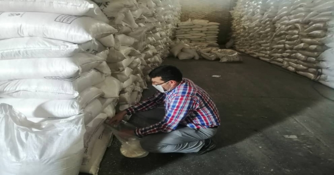 نمونه برداری کود نیترات آمونیم سولفات گرانوله رسیده به انبار از شرکت صنایع شهدای صدر شیمی