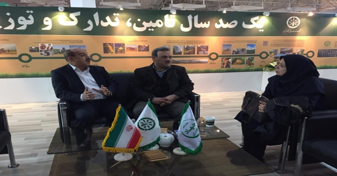 دیدار و مذاکره با دبیر کمیسیون معاملات در نمایشگاه