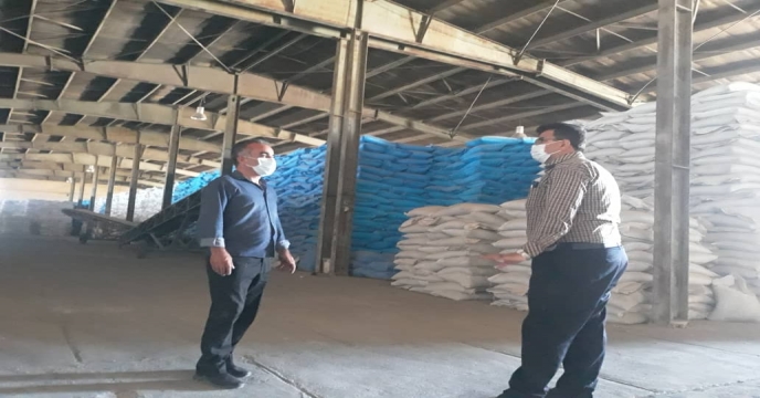 بازدید معاونت شرکت خدمات حمایتی کشاورزی استان یزد از انبار کود