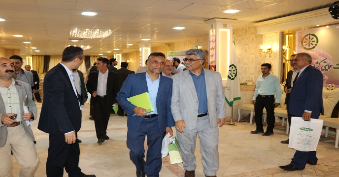 حضور مشاور و رئیس حوزه ریاست سازمان جهاد کشاورزی استان در همایش معرفی سبد محصولات شرکت خدمات حماتیتی کشاورزی در خراسان رضوی