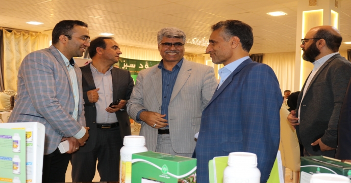 حضور مشاور و رئیس حوزه ریاست سازمان جهاد کشاورزی استان در همایش معرفی سبد محصولات شرکت خدمات حماتیتی کشاورزی در خراسان رضوی
