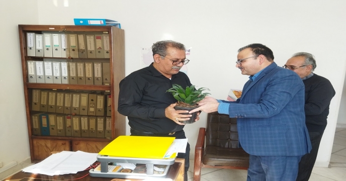 تبریک دهه فجر و میلاد حضرت مهدی (عج) با دیدار صمیمی مدیر شرکت خدمات حمایتی کشاورزی خراسان جنوبی از همکاران