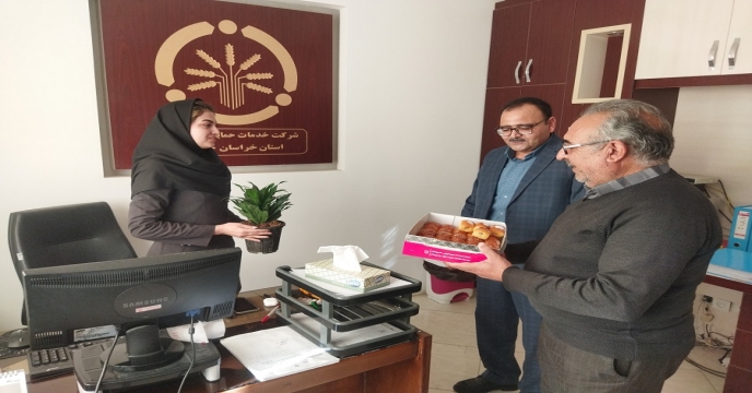 تبریک دهه فجر و میلاد حضرت مهدی (عج) با دیدار صمیمی مدیر شرکت خدمات حمایتی کشاورزی خراسان جنوبی از همکاران