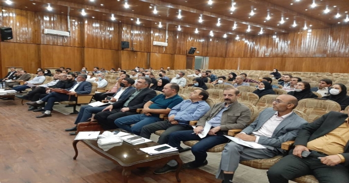 حضور کارشناسان اذربایجان غربی در دوره آموزشی سیستم حمل و نقل و توزیع فرآورده‌های کودی در استان زنجان
