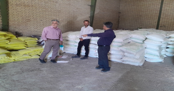 بازدید از انبار کارگزاری کود در منطقه خنداب . روستای آقداش