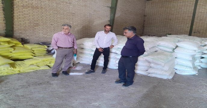 بازدید از انبار کارگزاری کود در منطقه خنداب . روستای آقداش