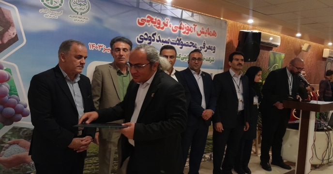 حضور فعال شرکت کیمیا اکسیر شرق خراسان درپنجمین همایش آموزشی ، ترویجی و معرفی محصولات سبد کودی استان مرکزی 