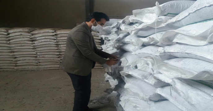 عملیات نمونه برداری از کودهای ارسالی به انبارهای سازمانی استان مرکزی