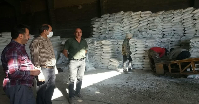 بارگیری و حمل کود انواع کودهای شیمیایی از مجتمع انبارهای شهید شاملو به کارگزاران در سطح استان مرکزی .
