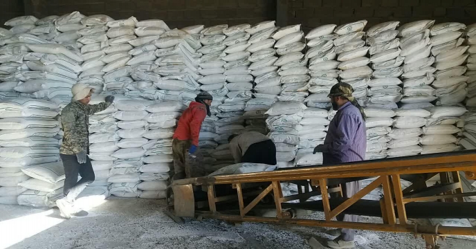 تامین و ارسال کود اوره به روستای چهر چشمه از توابع شهرستان خمین