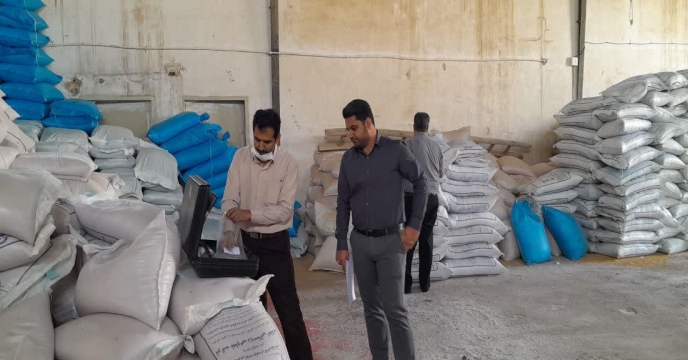 بازدید های دوره ای گروه پایش از کارگزاران توزیع کود شهرستان زرندیه ساوه در استان مرکزی – اواخر مهرماه 1401