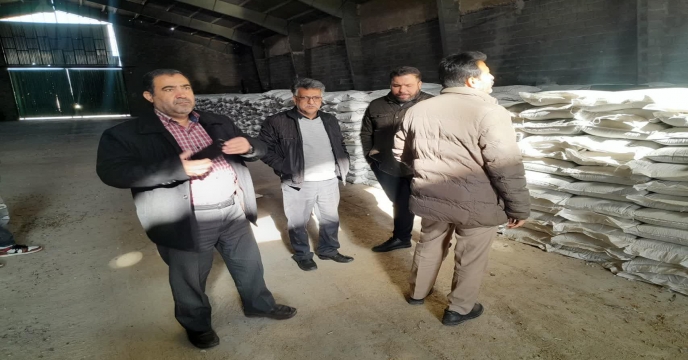 بازدید مهندس سلیمی مشاور محترم مدیر عامل از ستاد جهت بازدید از انبارهای استان مرکزی و عملیات نمونه برداری از کود تولید داخلی – بهمن ماه 1402