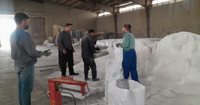 نظارت بر روند کیسه گیری کود های فله کارگزاران شهرستان اراک و حومه- آذر ماه سال 1404