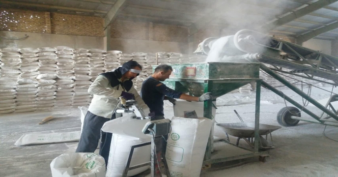 نظارت بر روند کیسه گیری کود های فله کارگزاران شهرستان اراک و حومه- آذر ماه سال 1404