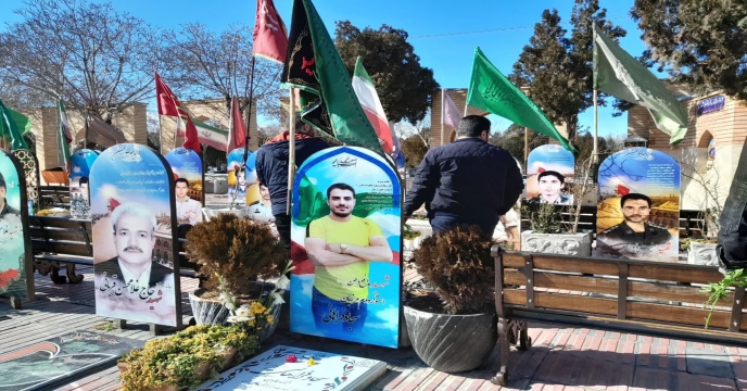 گلباران مزار شهدای انقلاب اسلامی شهرستان اراک در ایام الله دهه فجر 	