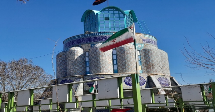 گلباران مزار شهدای انقلاب اسلامی شهرستان اراک در ایام الله دهه فجر 	