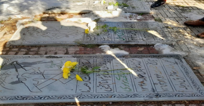 گلباران مزار شهدای انقلاب اسلامی شهرستان اراک در ایام الله دهه فجر 	