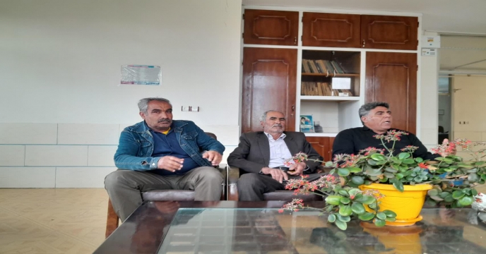 جلسه مشترک کار گروه پایش کود و همکاران جهاد کشاورزی با کشاورزان منطقه سربند شازند روستای هندودر - استان مرکزی 