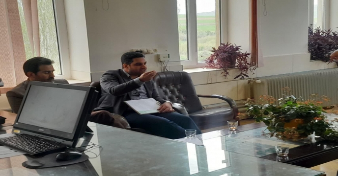 جلسه مشترک کار گروه پایش کود و همکاران جهاد کشاورزی با کشاورزان منطقه سربند شازند روستای هندودر - استان مرکزی 