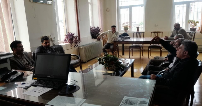 جلسه مشترک کار گروه پایش کود و همکاران جهاد کشاورزی با کشاورزان منطقه سربند شازند روستای هندودر - استان مرکزی 