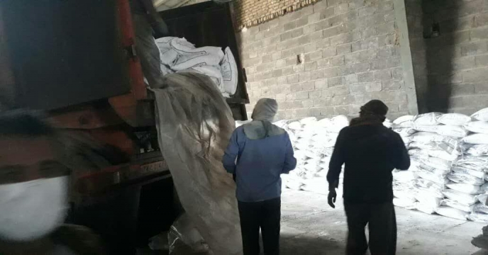 توزیع کودهای اوره ، سولفات پتاسیم ، سوپرفسفات تریپل در شهرستان گل و گیاه محلات