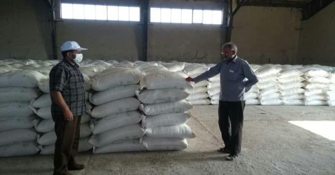 توزیع کود اوره در شرکت تعاونی اتحاد روستای مالمیر ، منطقه خنداب