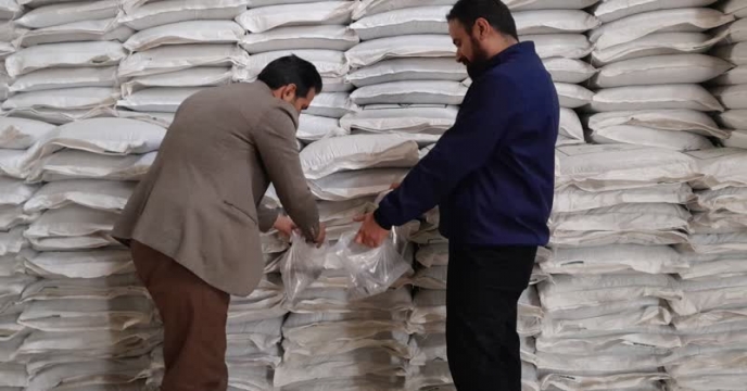 نمونه برداری ازکود سوپر فسفات ساده در مجتمع انبارهای کود شهید شاملو استان مرکزی - آذر ماه سال ۱۴۰۴