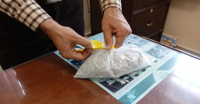 عملیات نمونه برداري وپلمپ کودهای ارسالی از کارخانجات تولید داخلی کود در استان مرکزی 