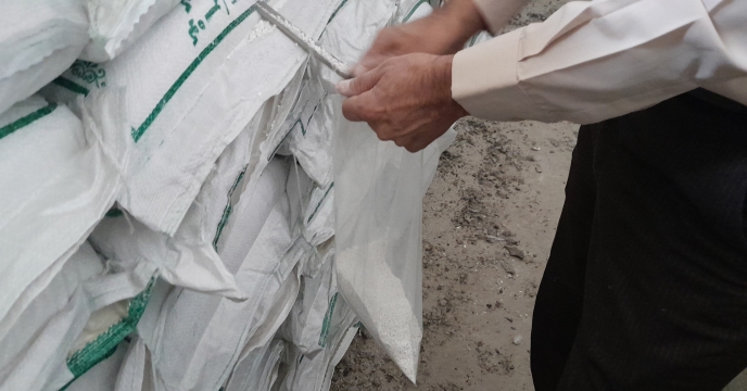 ارسال نمونه های پلمپ شده کودهای شیمیایی استان مرکزی به مرکز تحقیقات کاربردی نهاده های کشاورزی کرج