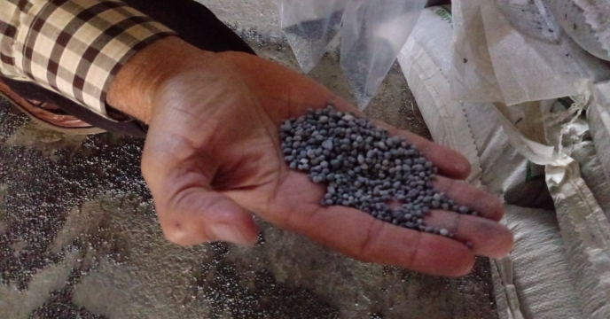 ارسال نمونه های پلمپ شده کودهای شیمیایی استان مرکزی به مرکز تحقیقات کاربردی نهاده های کشاورزی کرج