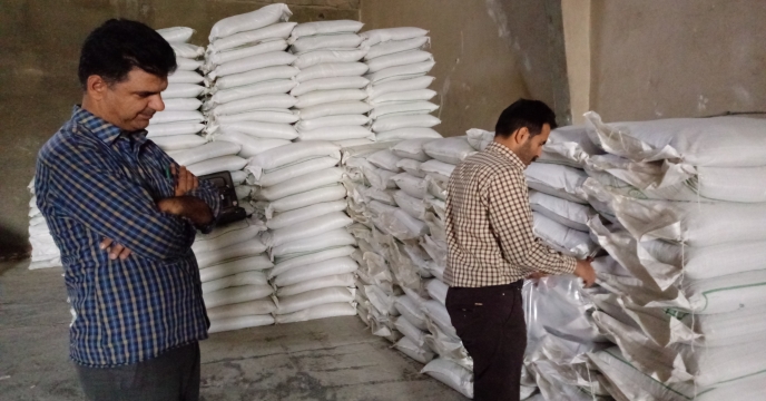 ارسال نمونه های پلمپ شده کودهای شیمیایی استان مرکزی به مرکز تحقیقات کاربردی نهاده های کشاورزی کرج