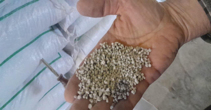 عملیات نمونه برداري از کود فسفات 13 % تولید داخلی - استان مرکزی	
