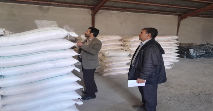 عملیات نمونه برداري از کود فسفات 13 % تولید داخلی - استان مرکزی	