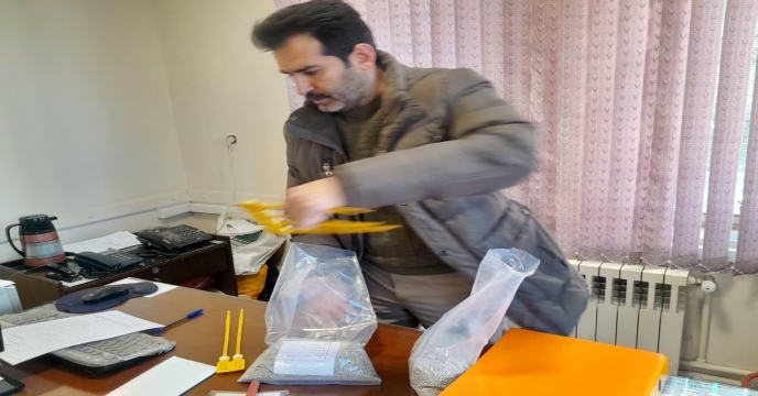 ارسال نمونه های پلمپ شده کودهای شیمیایی استان مرکزی به مرکز تحقیقات کاربردی نهاده های کشاورزی کرج 