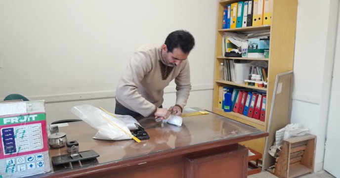 نمونه برداری از کود سولفات پتاسیم پودری در مجتمع انبارهای کود شهید شاملو ، استان مرکزی