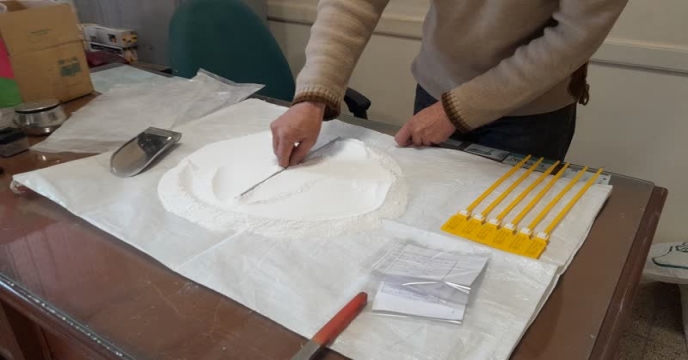 نمونه برداری از کود سولفات پتاسیم پودری در مجتمع انبارهای کود شهید شاملو ، استان مرکزی