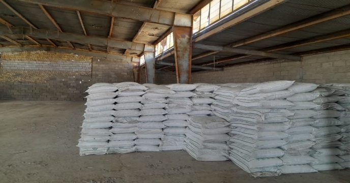 نمونه برداری از کود سولفات پتاسیم گرانوله تولید شرکت داخلی پویا تدبیر فراست ساوه در مجتمع انبارهای ، استان مرکزی