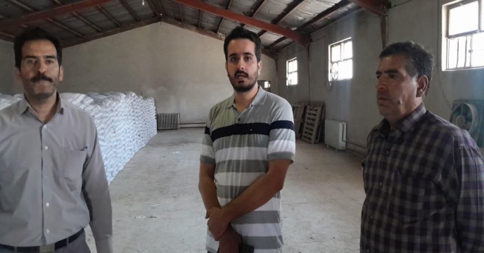 عملیات نمونه برداري وپلمپ از کودسولفات پتاسیم گرانوله با حضورنماینده شرکت پویا تدبیر فراست ساوه در استان مرکزی 