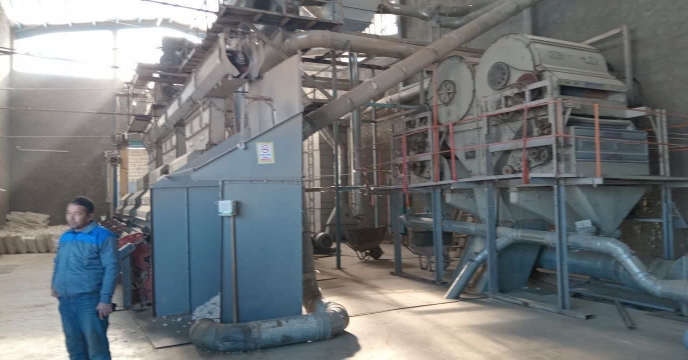 مهندس محسن نظام دوست مدیر شرکت خدمات حمایتی کشاورزی استان خراسان شمالی در چهارمین روز از دهه فجر به همراه دکتر نوروزی معاون محترم وزیر، فرماندار محترم شهرستان مانه، ریاست محترم سازمان جهاد کشاورزی و هیات همراه، کارخانه پنبه پاک کنی از توابع شهرستان مانه ر