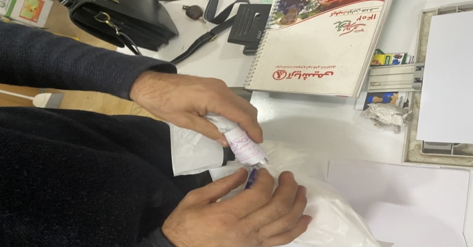 گشت مشترک از فروشگاههای عرضه کود و نمونه برداری از مواد کودی شهرستان اسلامشهر