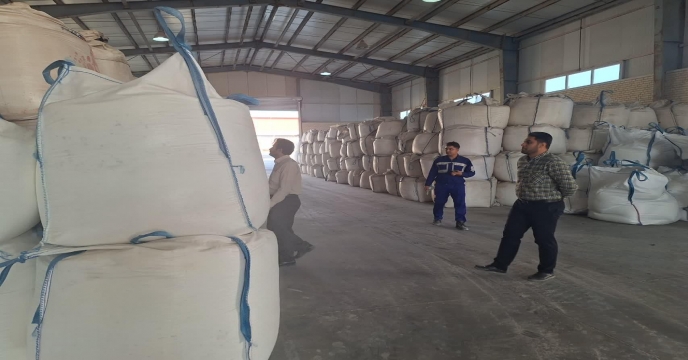 بازدید از پارتهای کود آماده تحویل شرکت پویا تدبیر فراست شهرستان ساوه در استان مرکزی 