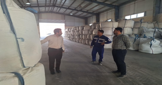 بازدید از پارتهای کود آماده تحویل شرکت پویا تدبیر فراست شهرستان ساوه در استان مرکزی 