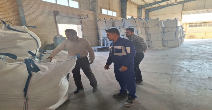 بازدید از پارتهای کود آماده تحویل شرکت پویا تدبیر فراست شهرستان ساوه در استان مرکزی 