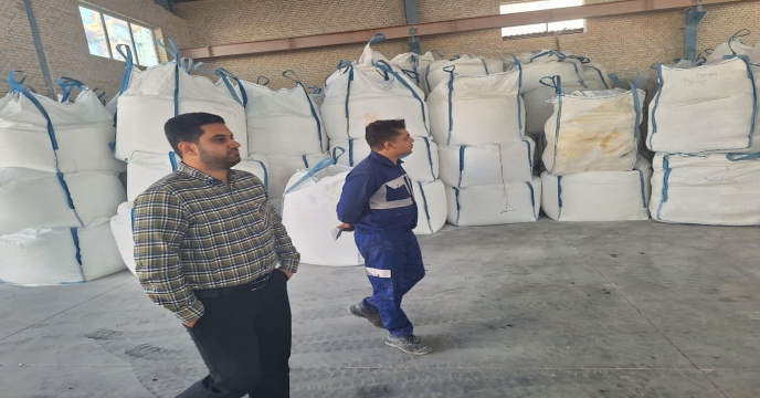 بازدید از پارتهای کود آماده تحویل شرکت پویا تدبیر فراست شهرستان ساوه در استان مرکزی 